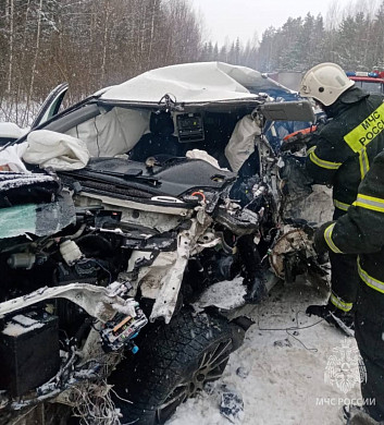 В Ивановской области в ДТП с двумя легковушками и фурой погиб человек